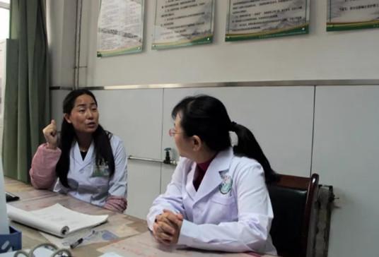 林嵐主任在婦產(chǎn)科了解專科建設(shè)情況